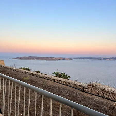 Chambray - 2 Bedroom With Pool And Views Apartman Għajnsielem